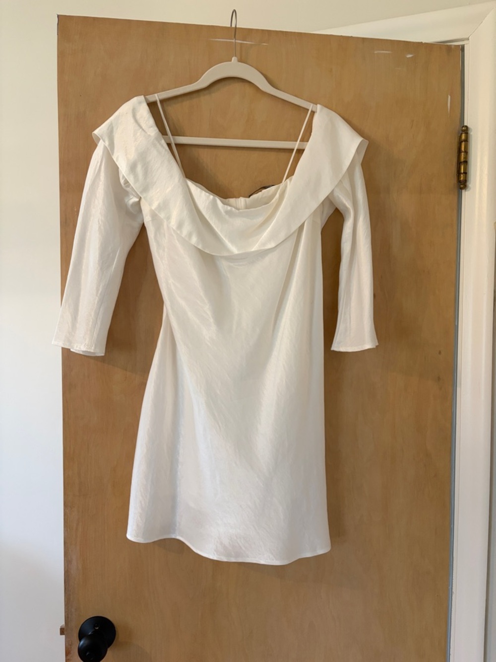 Abercrombie & Fitch White Off-Shoulder Long-Sleeve Dress